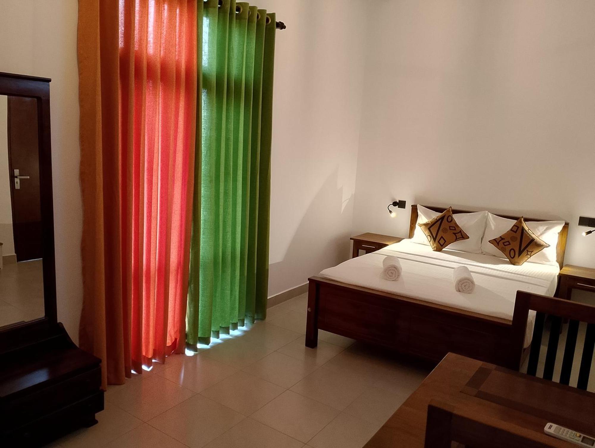 Malindu Yala Gate Hotel Tissamaharama Exterior foto