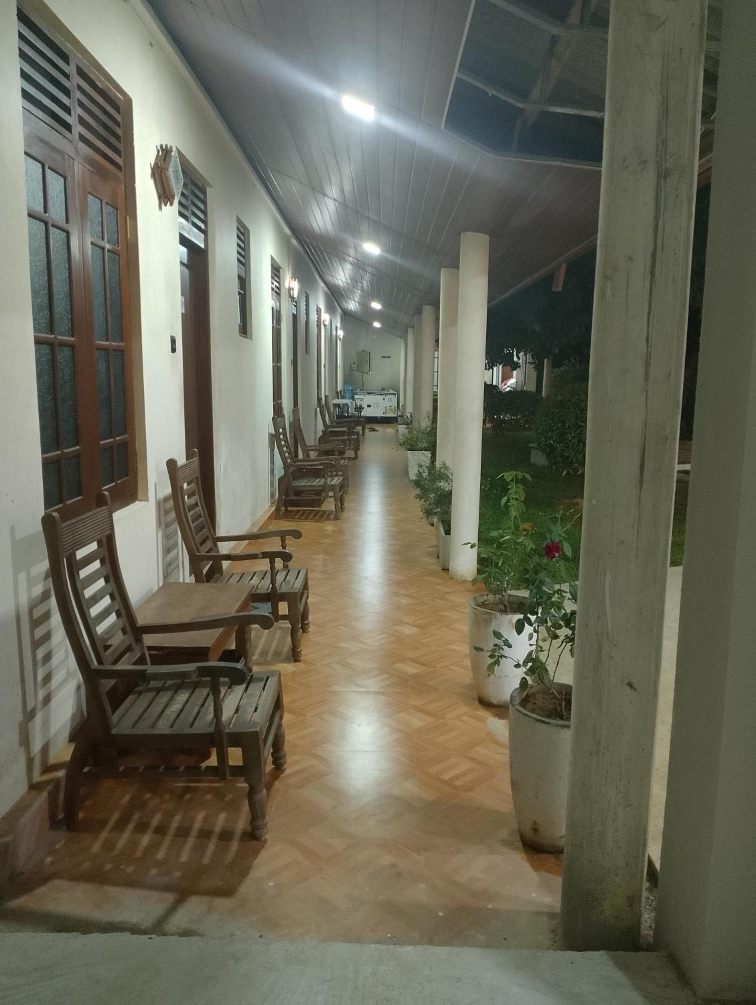Malindu Yala Gate Hotel Tissamaharama Exterior foto
