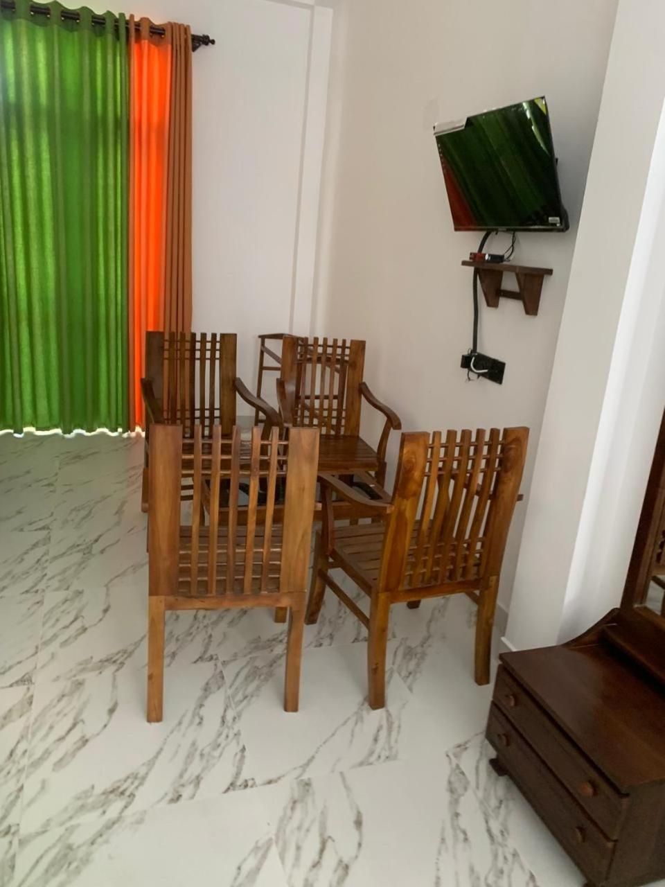 Malindu Yala Gate Hotel Tissamaharama Exterior foto